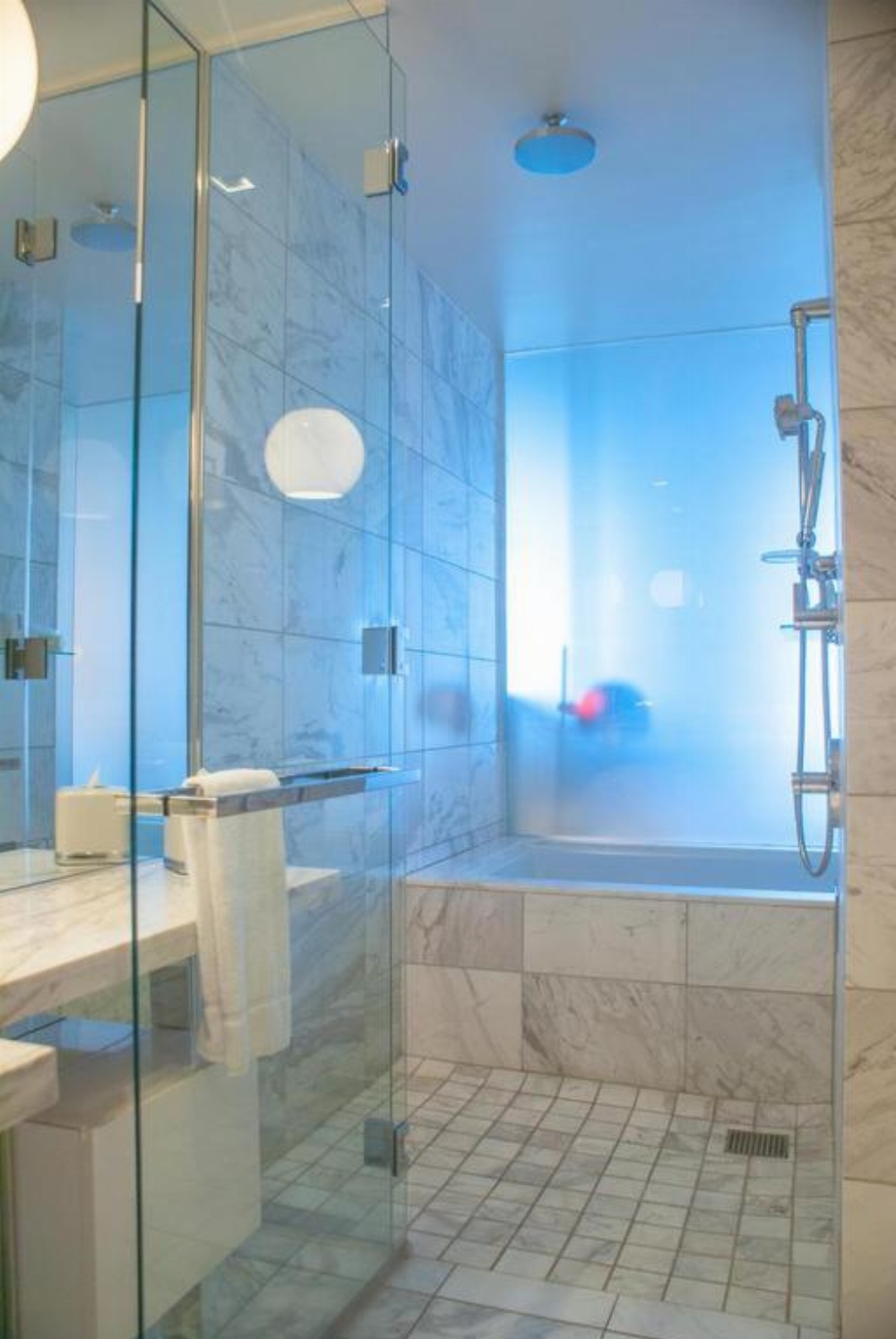Luxury Suites at Palms Place Image 13