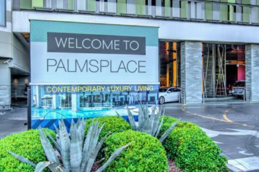 Luxury Suites at Palms Place Image 14
