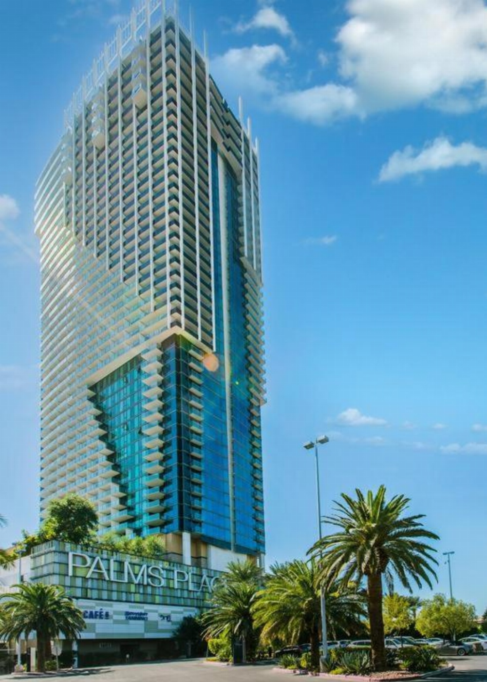Luxury Suites at Palms Place Image 15