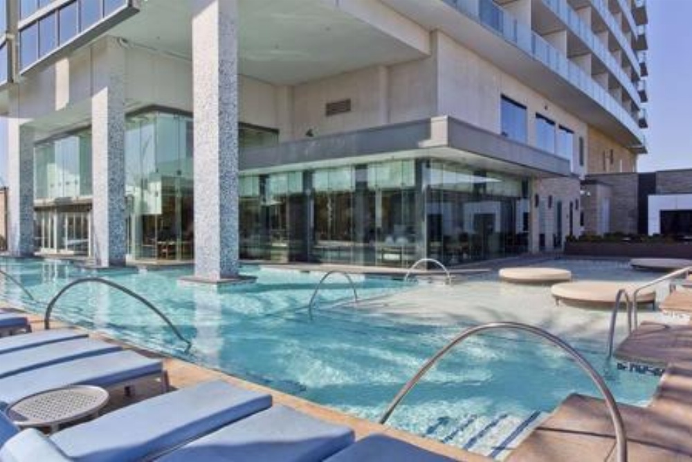 Luxury Suites at Palms Place Image 17