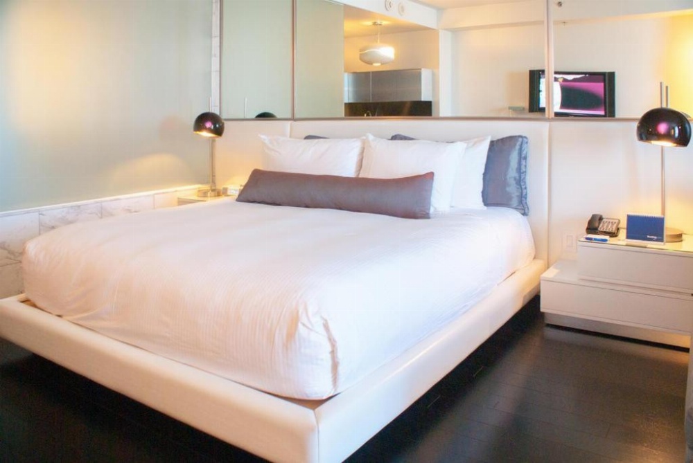 Luxury Suites at Palms Place Image 20
