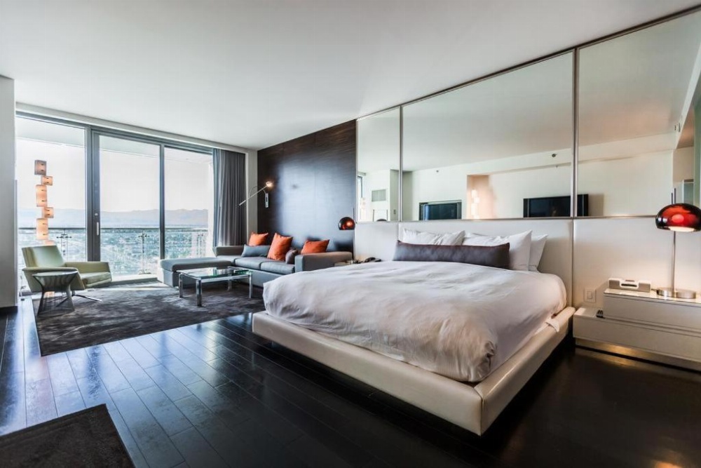 Luxury Suites at Palms Place Image 22
