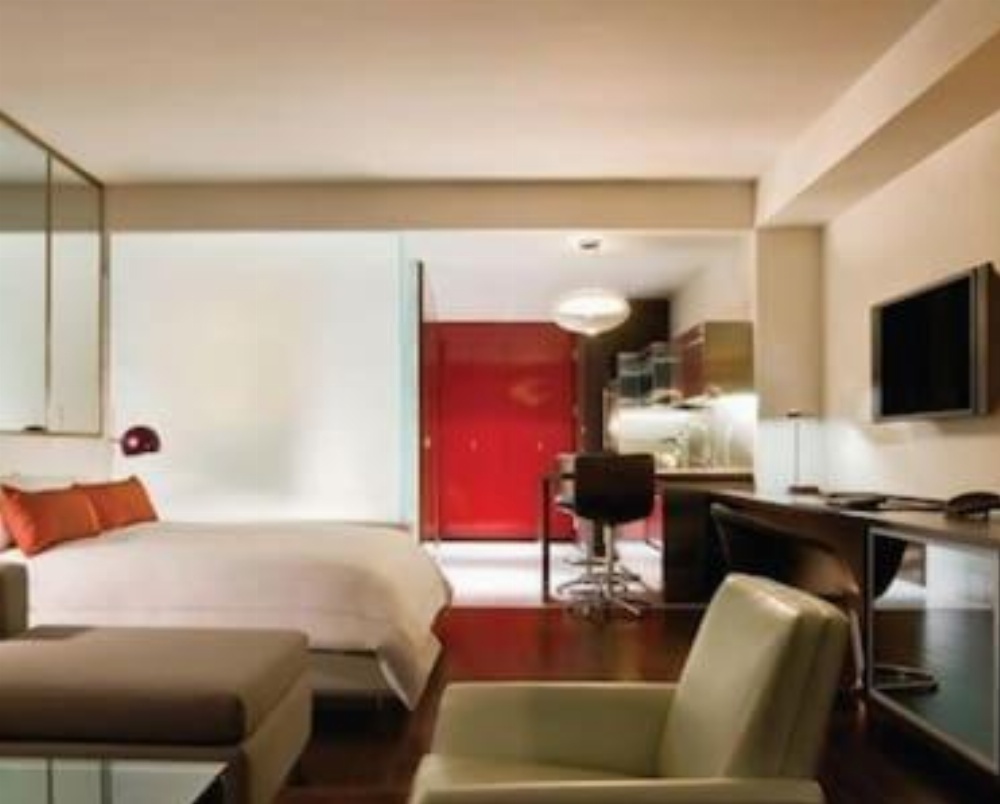 Luxury Suites at Palms Place Image 23