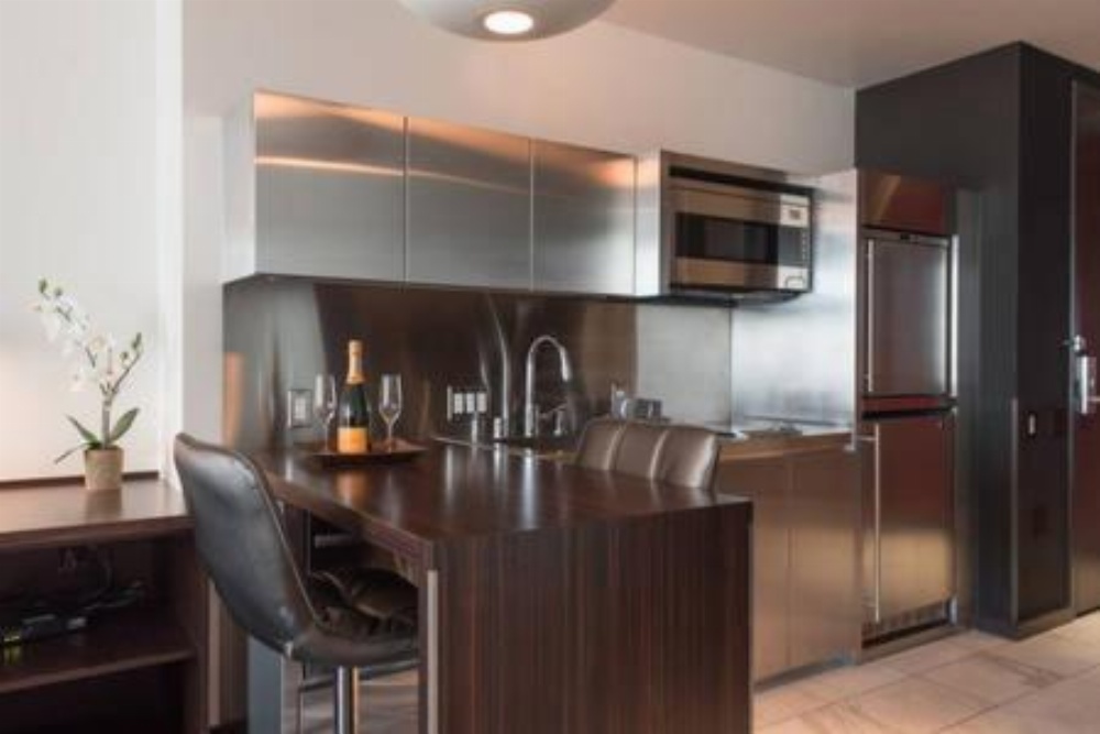Luxury Suites at Palms Place Image 27