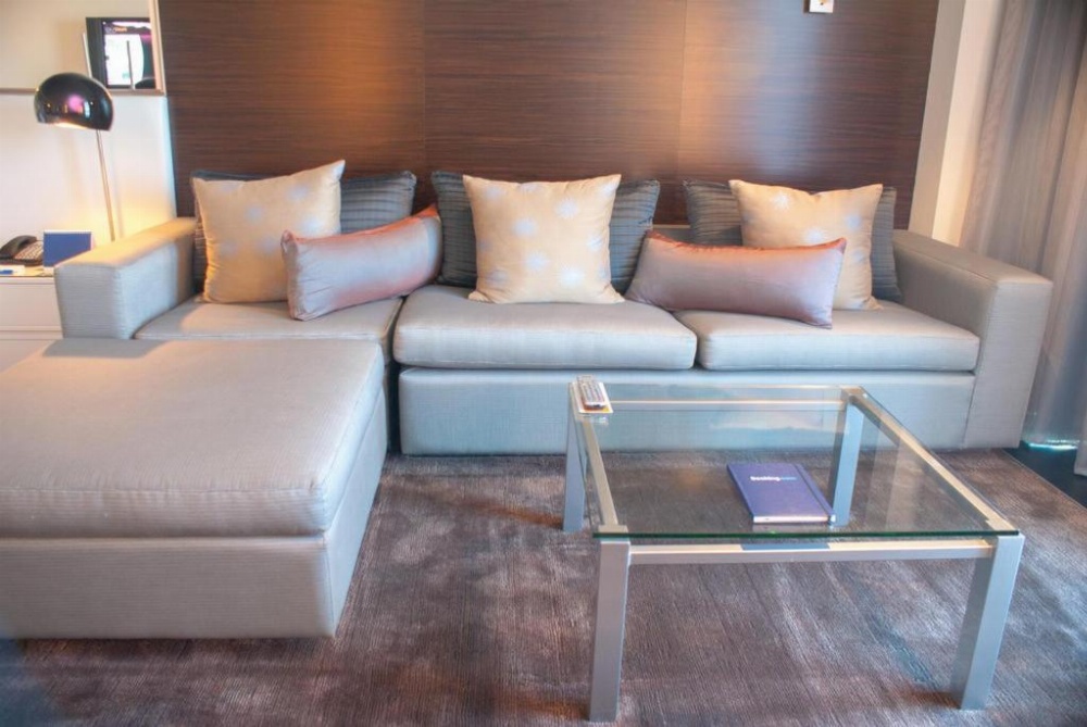Luxury Suites at Palms Place Image 29