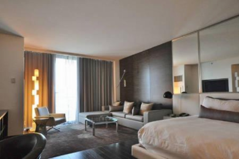 Luxury Suites at Palms Place Image 30