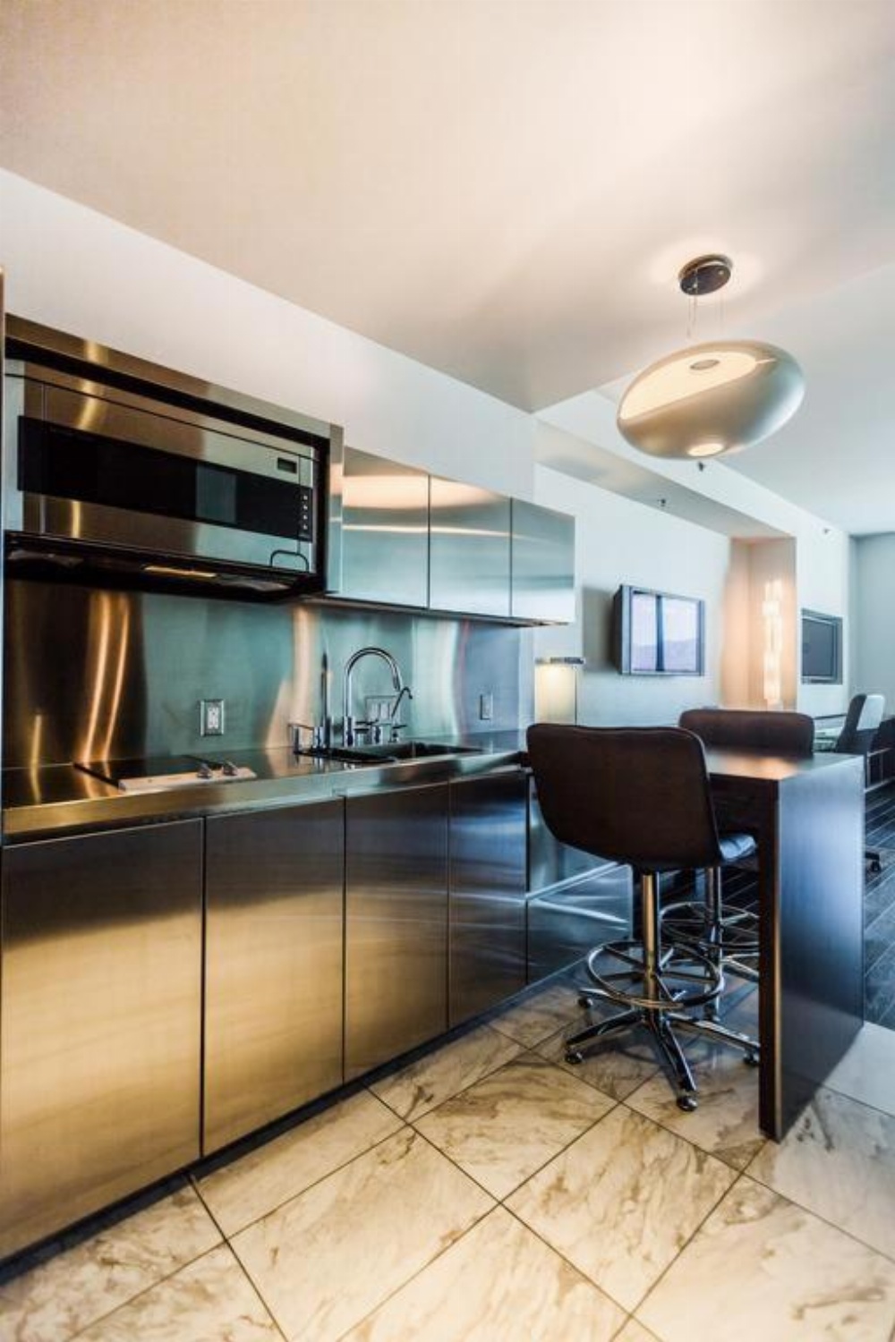 Luxury Suites at Palms Place Image 32
