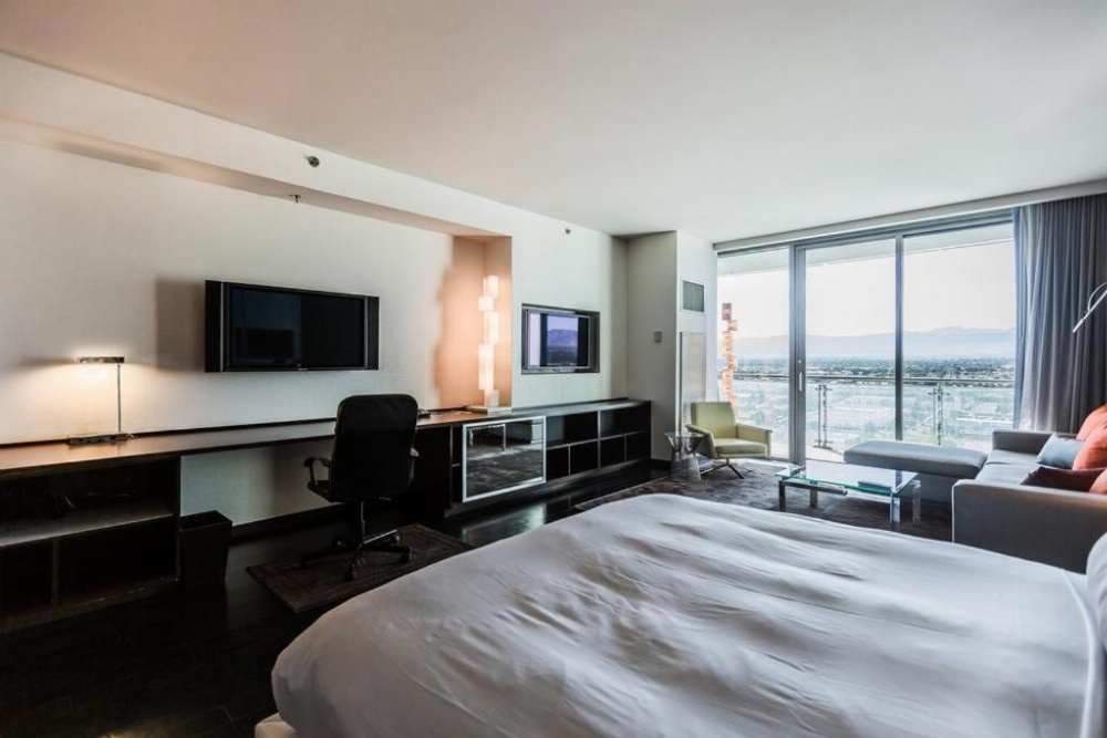 Luxury Suites at Palms Place Image 36