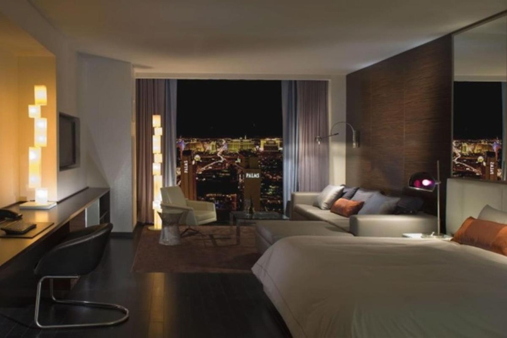 Luxury Suites at Palms Place Image 37