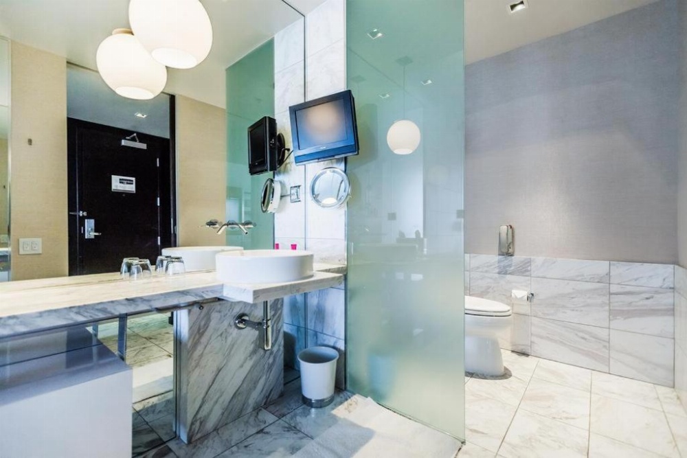 Luxury Suites at Palms Place Image 41