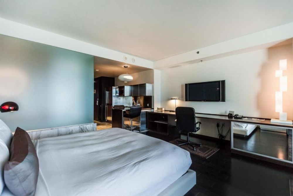 Luxury Suites at Palms Place Image 45