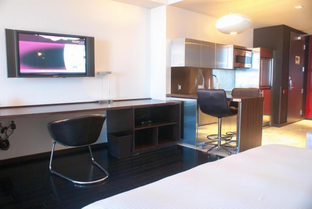 Luxury Suites at Palms Place Image 50