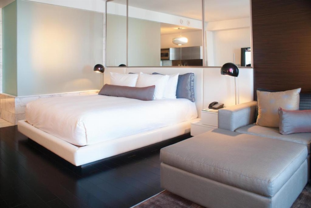 Luxury Suites at Palms Place Image 6